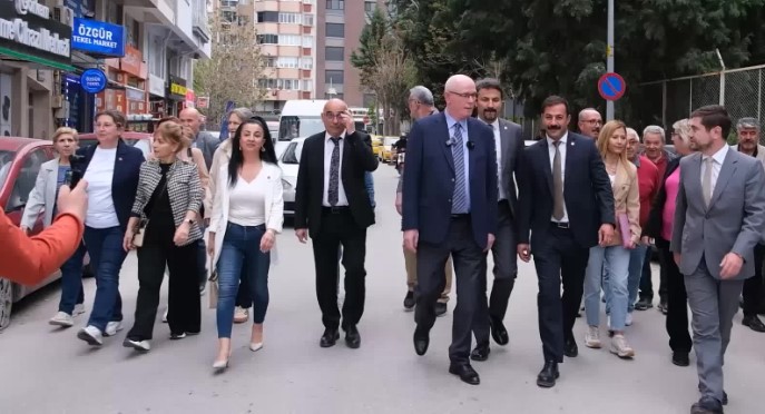 CHP'li Ertuğrul'a dert yanan esnaf: Bir karpuzu 5 kişiye veriyoruz