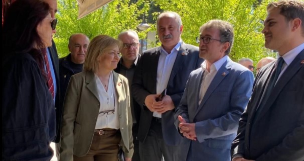 Cumhuriyet Halk Partisi Heyeti, Arhavi’de parti teşkilatı ve vatandaşlarla bir araya geldi.