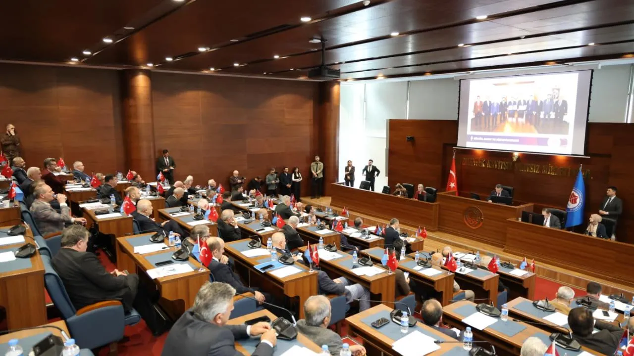 Trabzon Büyükşehir Meclisi’nde Sokak Hayvanı Tartışması: Gerginlik Yaşandı