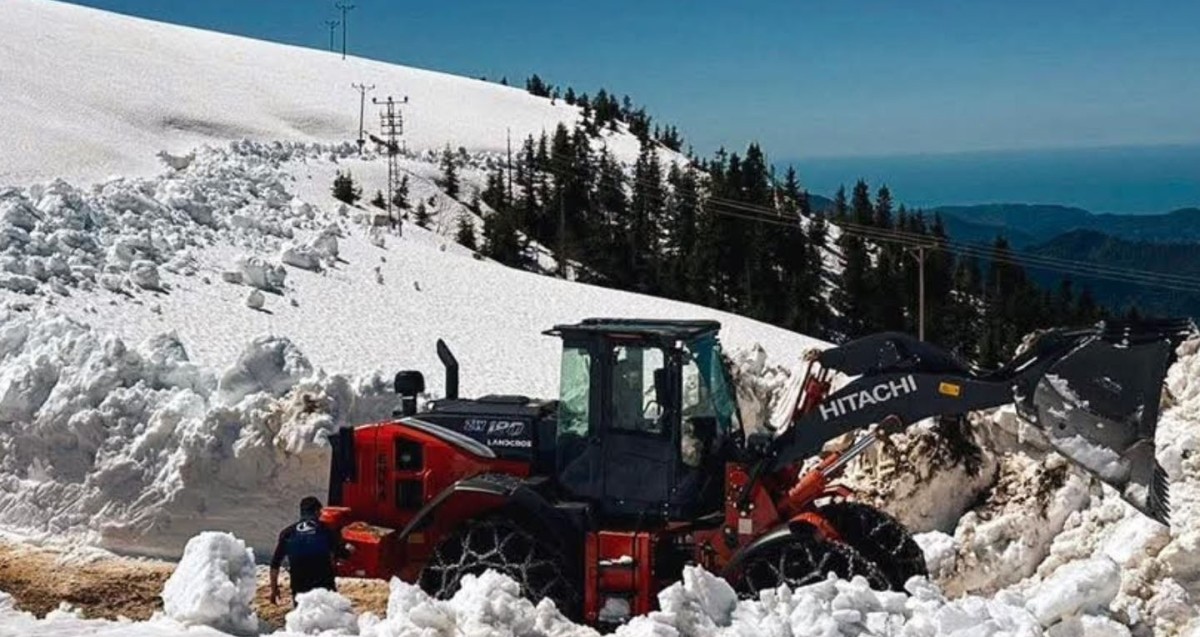 Rize’de Yayla Yollarında Kar Mesaisi: Kardelen Ekipleri 24 Saat Sahada
