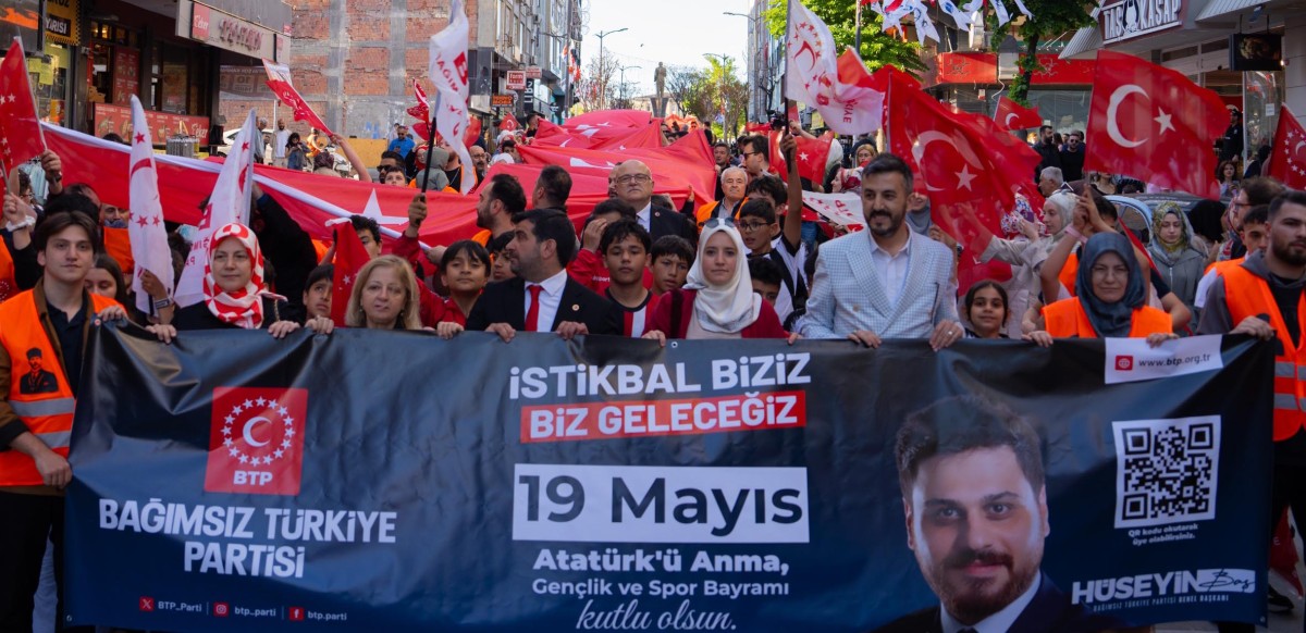 Avcılar’da dev Türk bayraklı kortej…