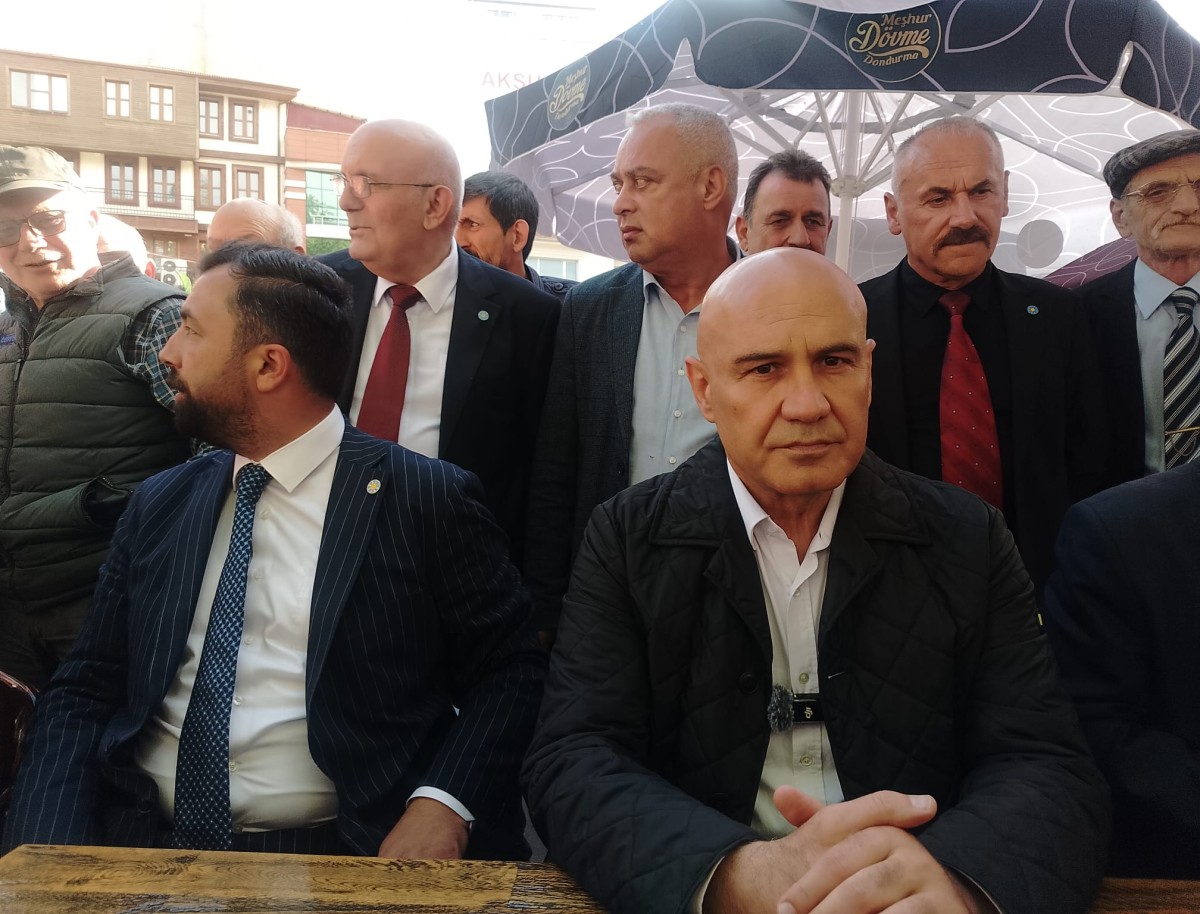 İYİ Partili Turhan Çömez Rize’de Sahaya İndi: “Vatandaşın Gündemi Ekonomi”