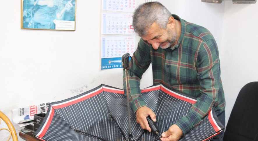 Rize’nin Son Şemsiye Tamircisi: 40 Yıllık Usta Mesleğini Yaşatmaya Çalışıyor