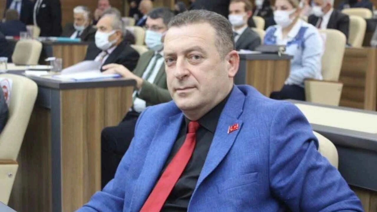 Ömer Dayı’dan CHP’ye Destek: “Bu Parti Teslim Olmaz”