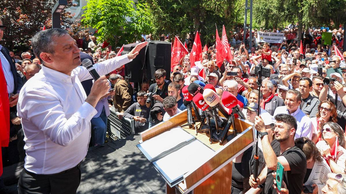 Özel’den Ferdi Zeyrek tepkisi: Ölmüş insana iftira atıp beni karalamaya çalışıyorlar