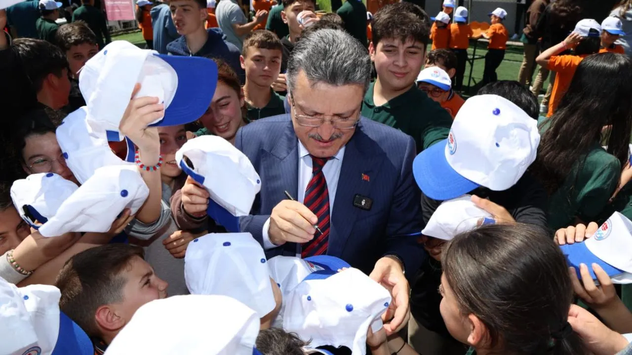 BAŞKAN GENÇ: “ÇOCUKLARIMIZ İÇİN ÇALIŞMAYA DEVAM EDECEĞİZ”