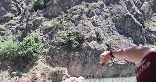 Artvin’de dere yatağına maden atıkları dökülmesi tepkilere yol açtı