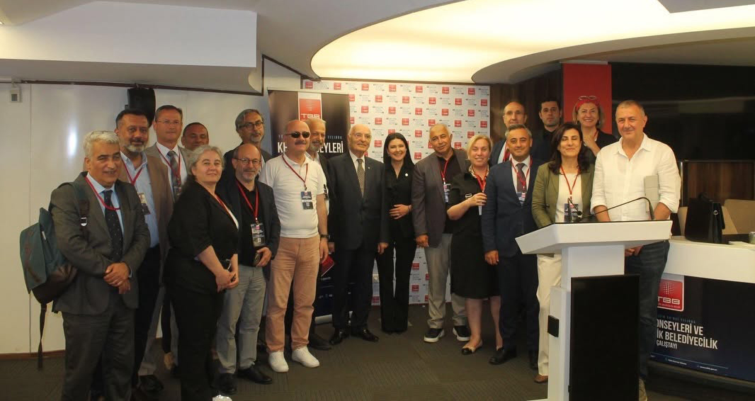 Ardeşen Belediyesi Demokratik Belediyecilik Çalıştayı’na Katıldı