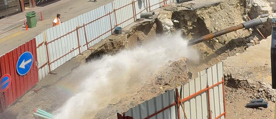 Rize'de Tarihi Köprü Restorasyonunda Su Hattı Patladı! 14 Mahalle Susuz Kaldı