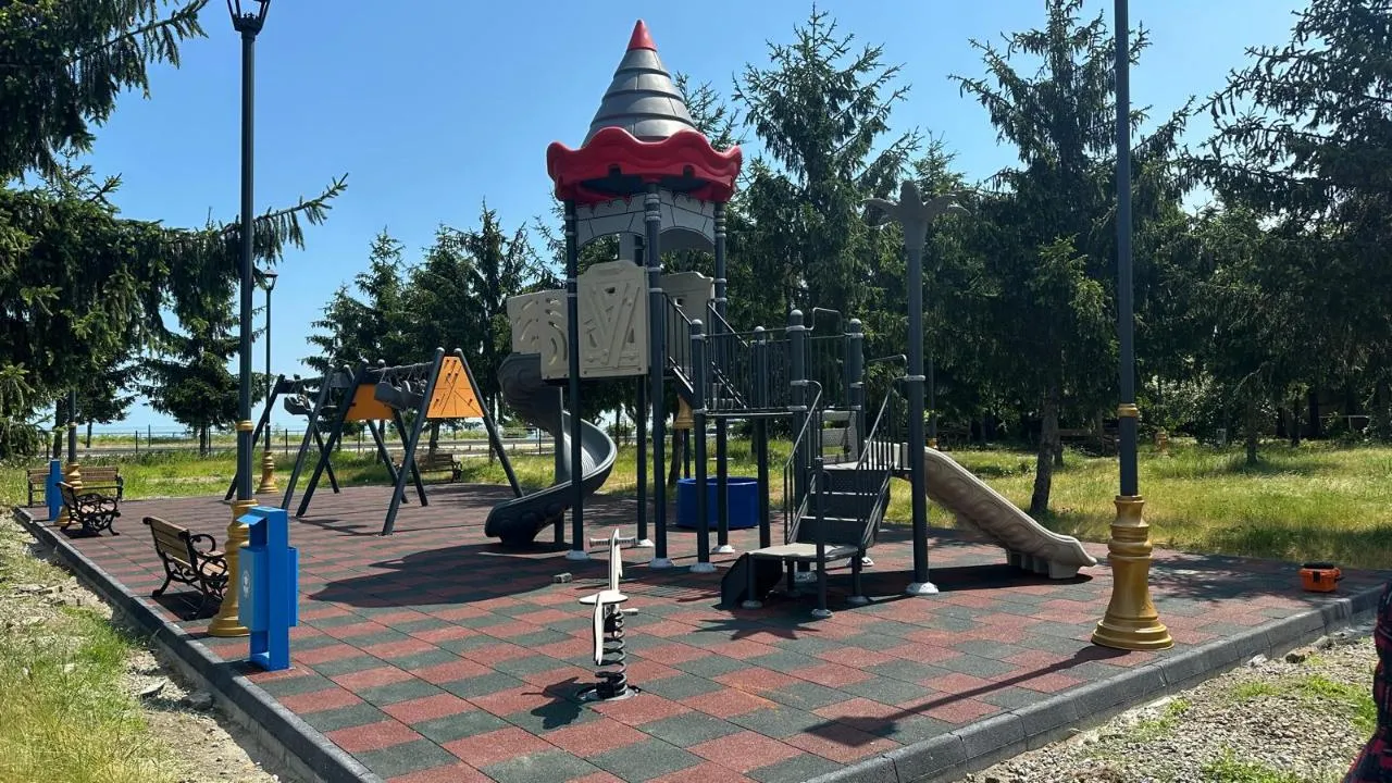 BÜYÜKŞEHİR, BEŞİKDÜZÜ'NE 4 YENİ PARK KAZANDIRDI
