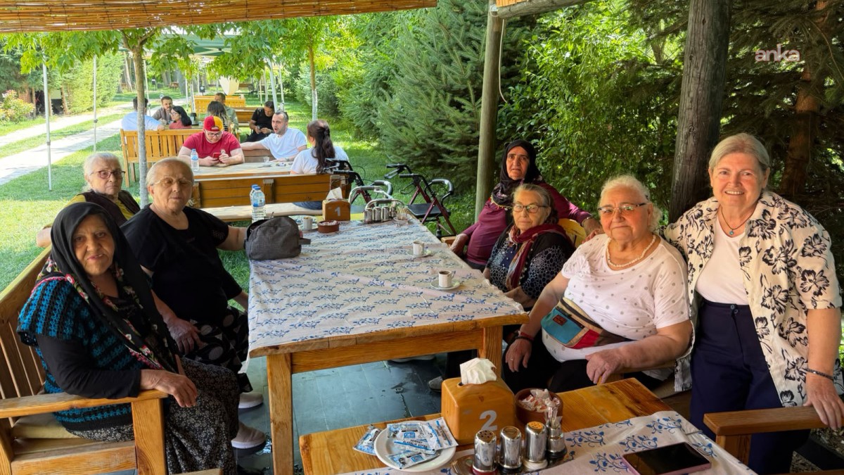 Tepebaşı Belediyesi Metin Özöğüt Yaşam Merkezi sakinleri Bozüyük’ü gezdi