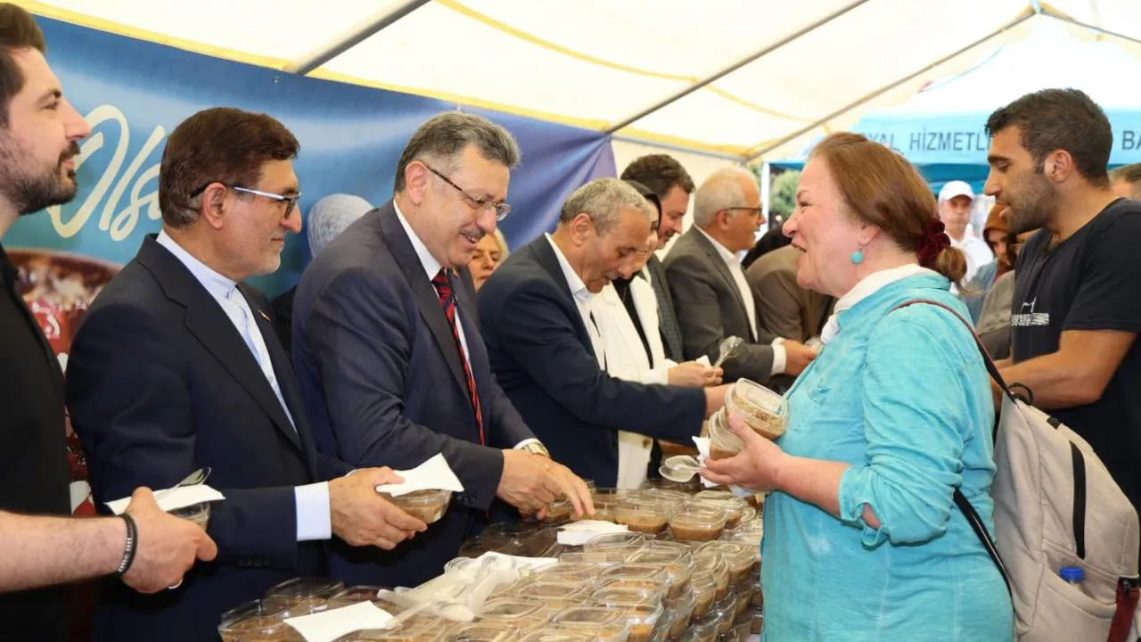 Trabzon Büyükşehir'den Aşure İkramı