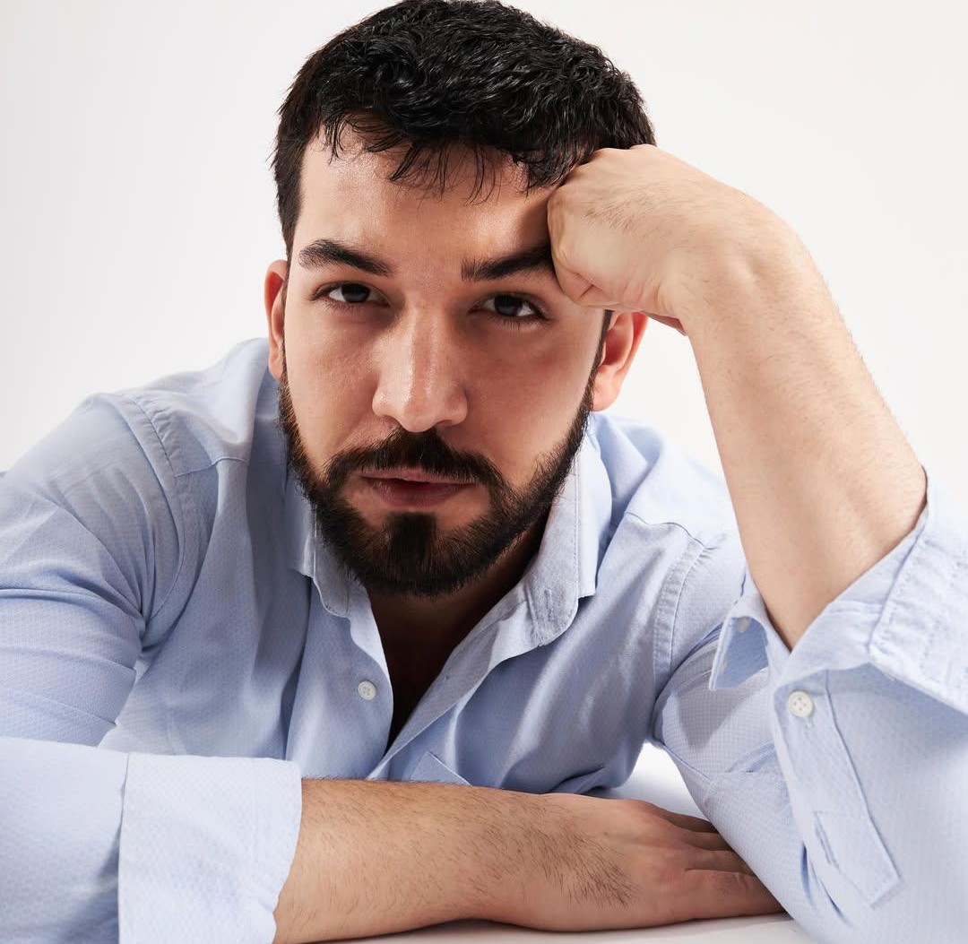 ÜNLÜ OYUNCU ALPEREN AVİNCAN, TUFAN ÇEKİÇURS’UN OBJEKTİFİNE POZ VERDİ