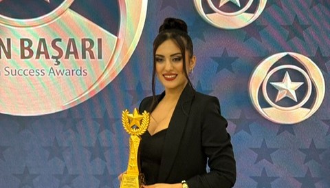 Didem Türkmen, Altın Başarı Ödülleri'nde “Yılın En İyi Müzik Programı Sunucusu” Ödülünün Sahibi Oldu