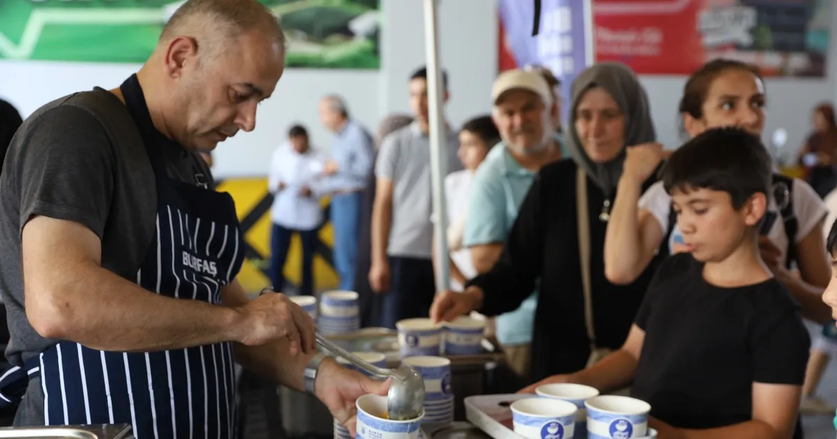 Bursa Büyükşehir ikramlara Gürsu'da devam etti