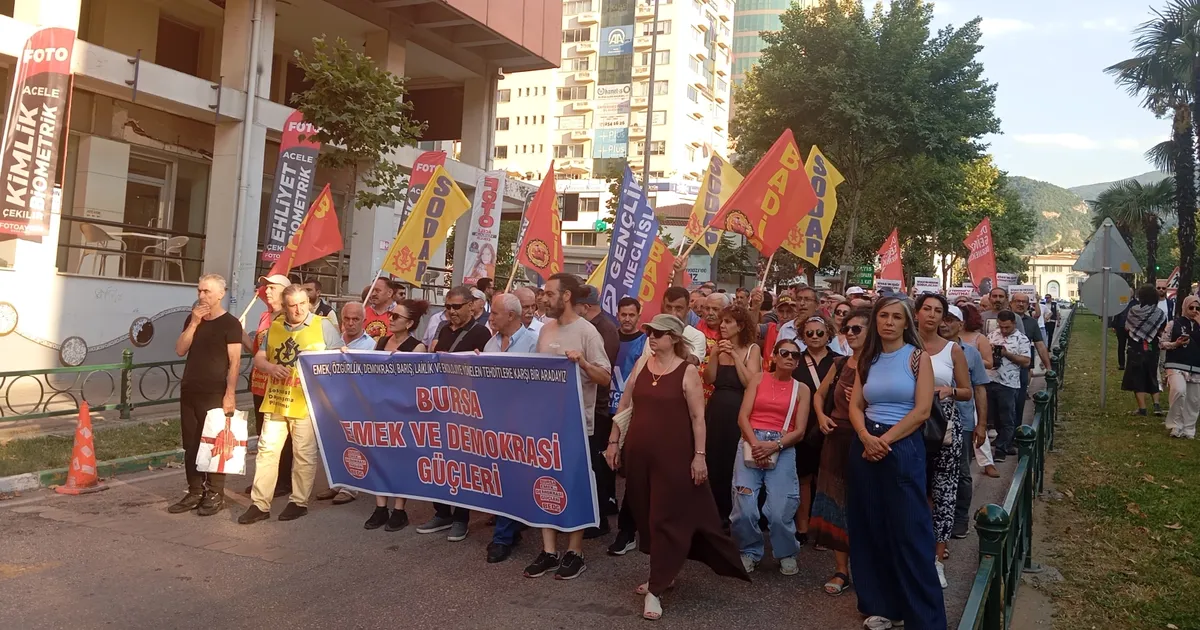 Bursa'da Madımak Katliamı'nda yaşamını yitirenler anıldı
