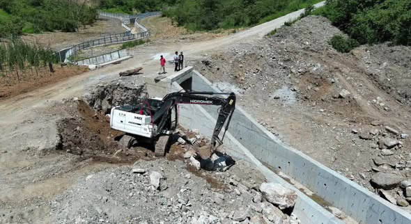 DSİ'den Araklı'da Taşkın Kontrol Çalışmaları Devam Ediyor