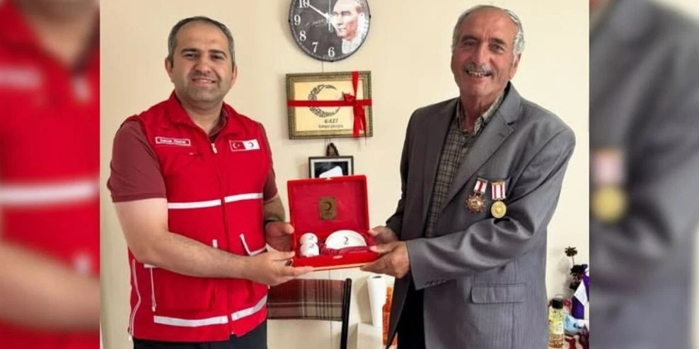 Türk Kızılay’dan Kıbrıs Gazisi Cengiz Şimşek’e Anlamlı Ziyaret