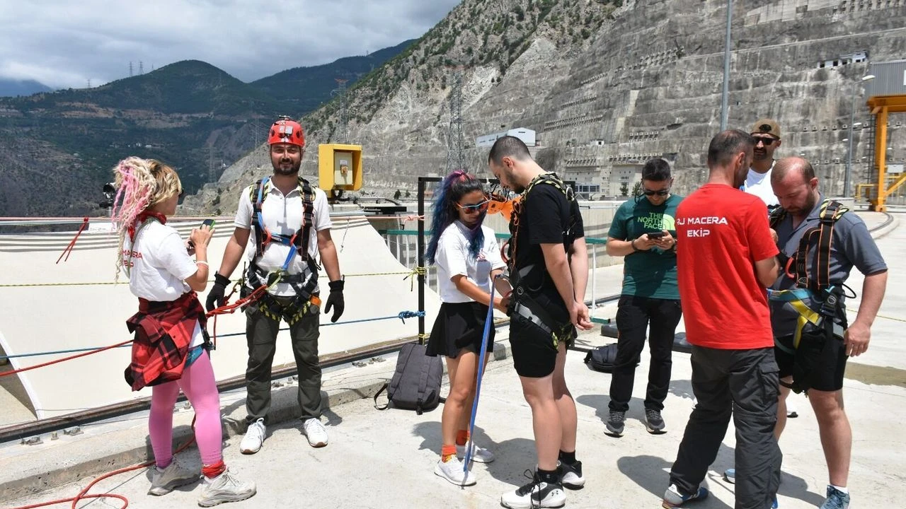 Türkiye'nin En Yüksek İkinci Barajı Deriner'de Adrenalin Zirvede