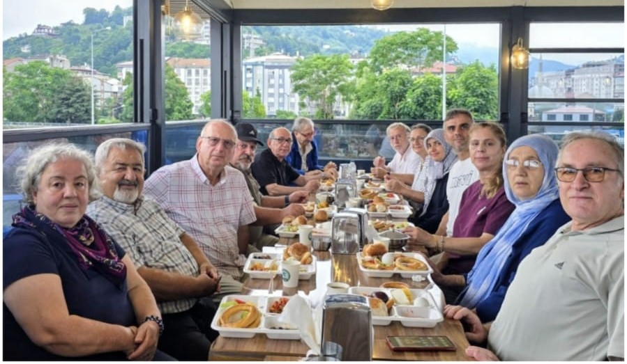 Çayeli’nin Eski Mezunları Dostluk Kahvaltısında Buluştu