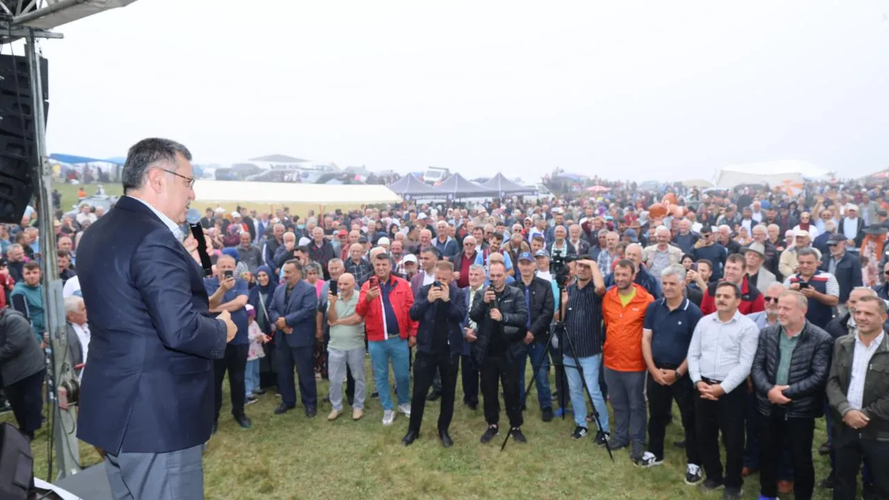 BAŞKAN GENÇ'TEN MADUR DAĞINDA 14 KİLOMETRELİK ASFALT MÜJDESİ