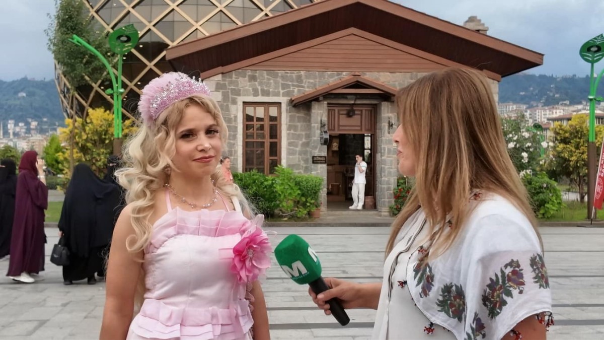 Rize’nin “Barbie Ablası” Çocukların Neşesi Oldu