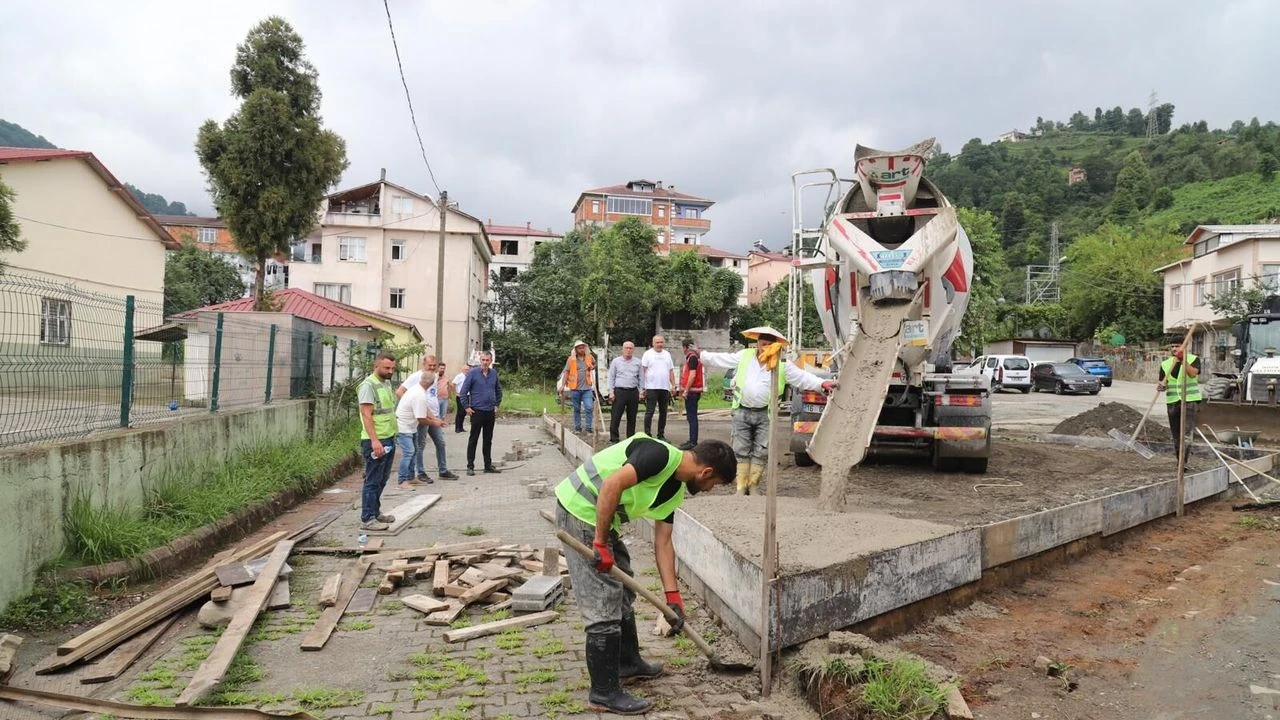 Hopa’da Kent Genelinde Çalışmalar Aralıksız Sürüyor