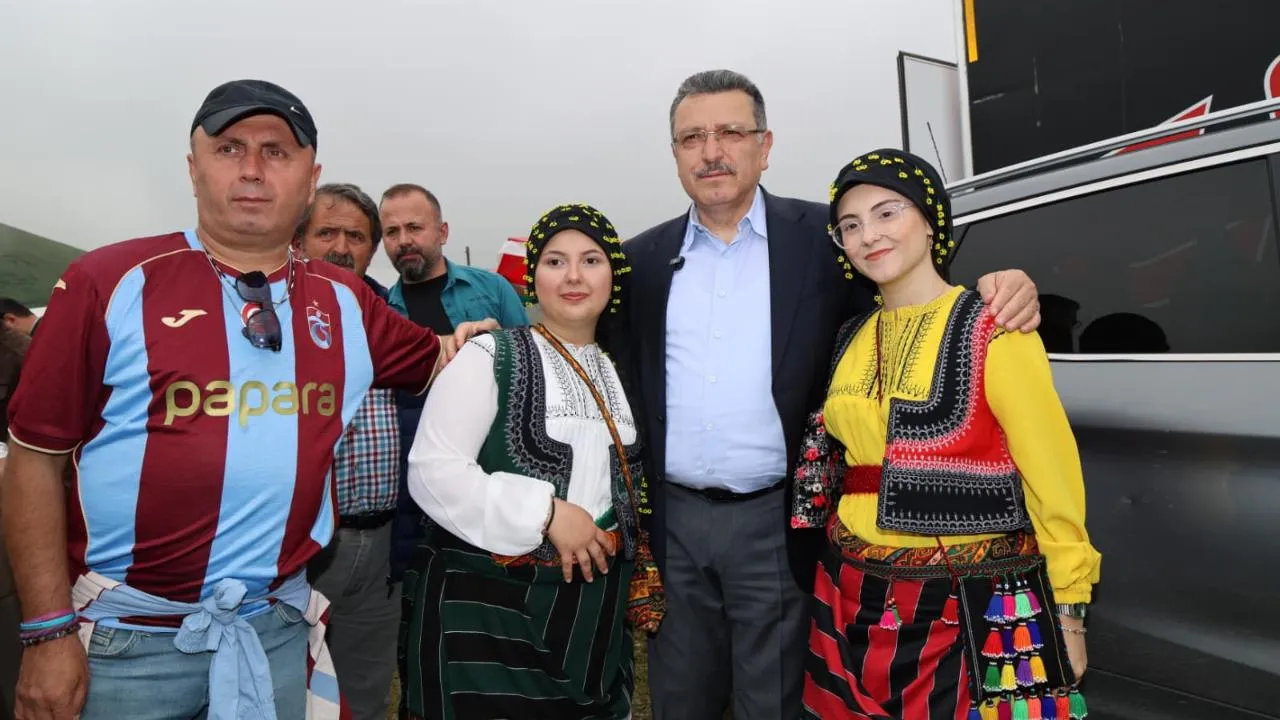 BAŞKAN GENÇ YAYLA ŞENLİĞİNDE VATANDAŞLARLA BULUŞTU