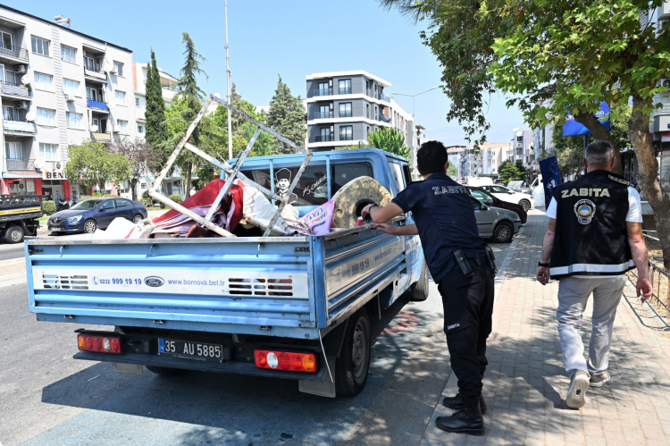 Bornova’da kaldırım ve yol işgallerine sıkı denetim