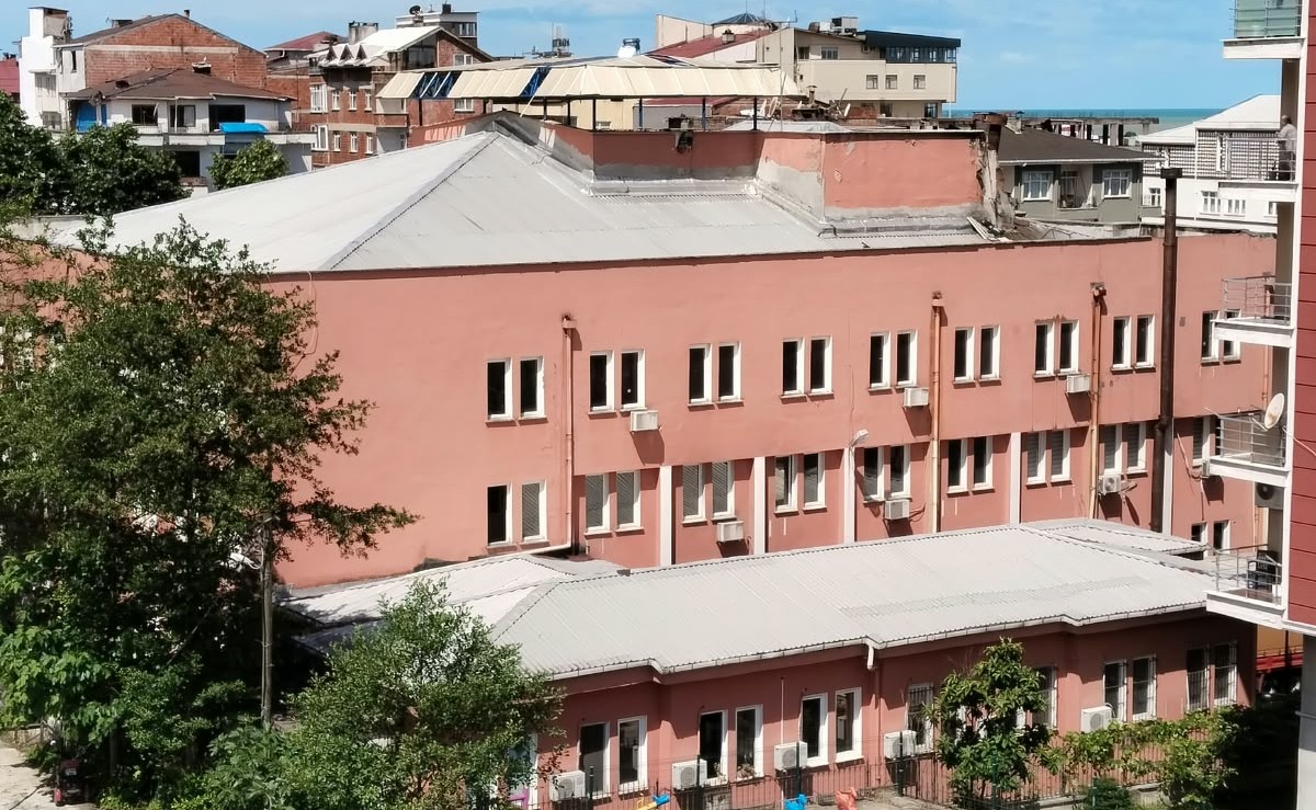 Eski Ardeşen Hastanesinin Yıkımına Başlandı