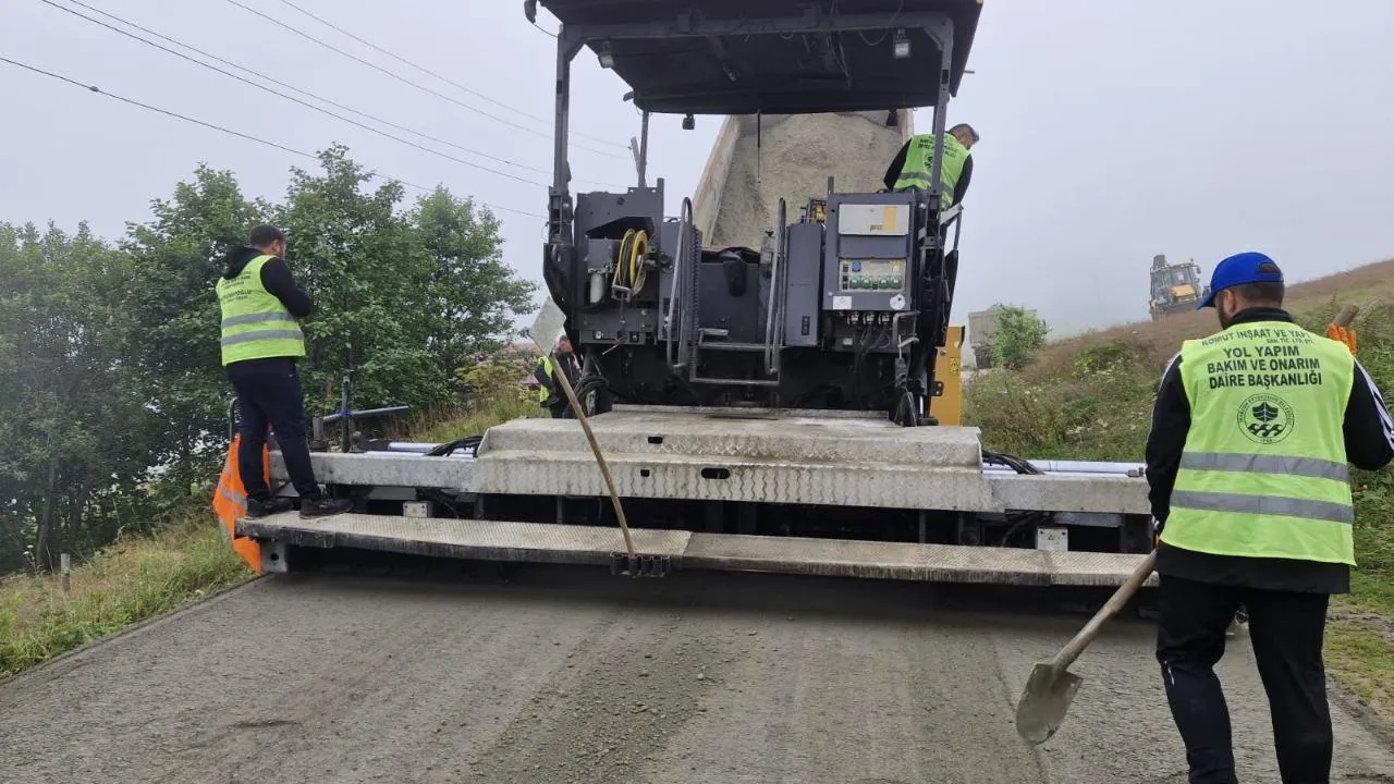 TRABZON’DA 4 İLÇEDE 13 KİLOMETRELİK YOL KURU BETONLA KAPLANDI