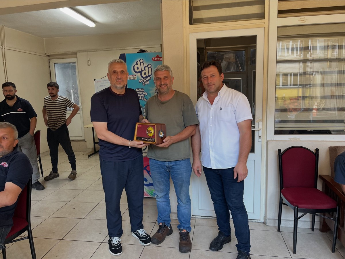Öz Gıda-İş Sendikası Hopa Çay Fabrikası’nda Emekçilerle Buluştu