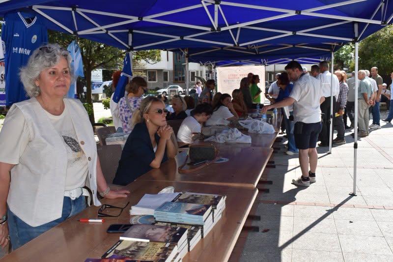 Pazar’da Kitap Şenliği: Yazarlar Okurlarıyla Buluştu