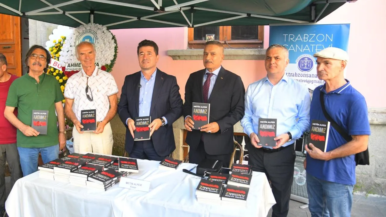 BAŞKAN KAYA 'ANDIMIZ' KİTABININ İMZA GÜNÜNE KATILDI