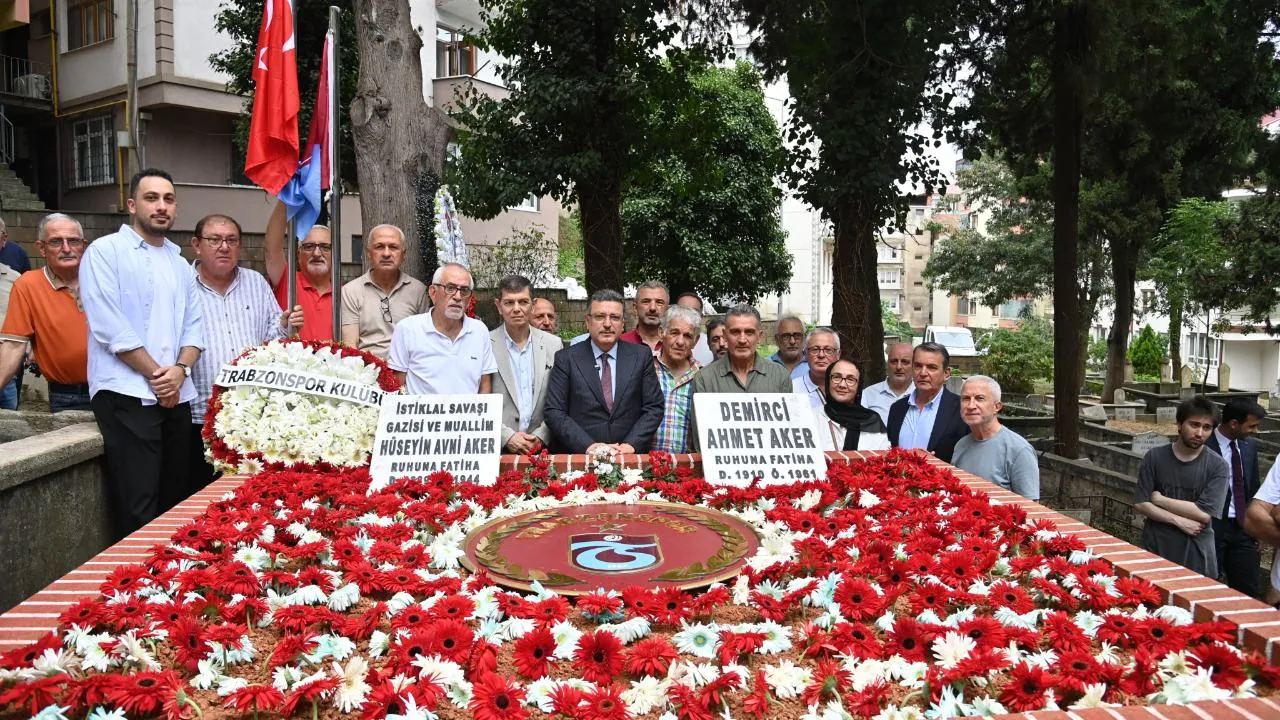 Hüseyin Avni Aker Vefatının 82. Yılında Kabri Başında Anıldı