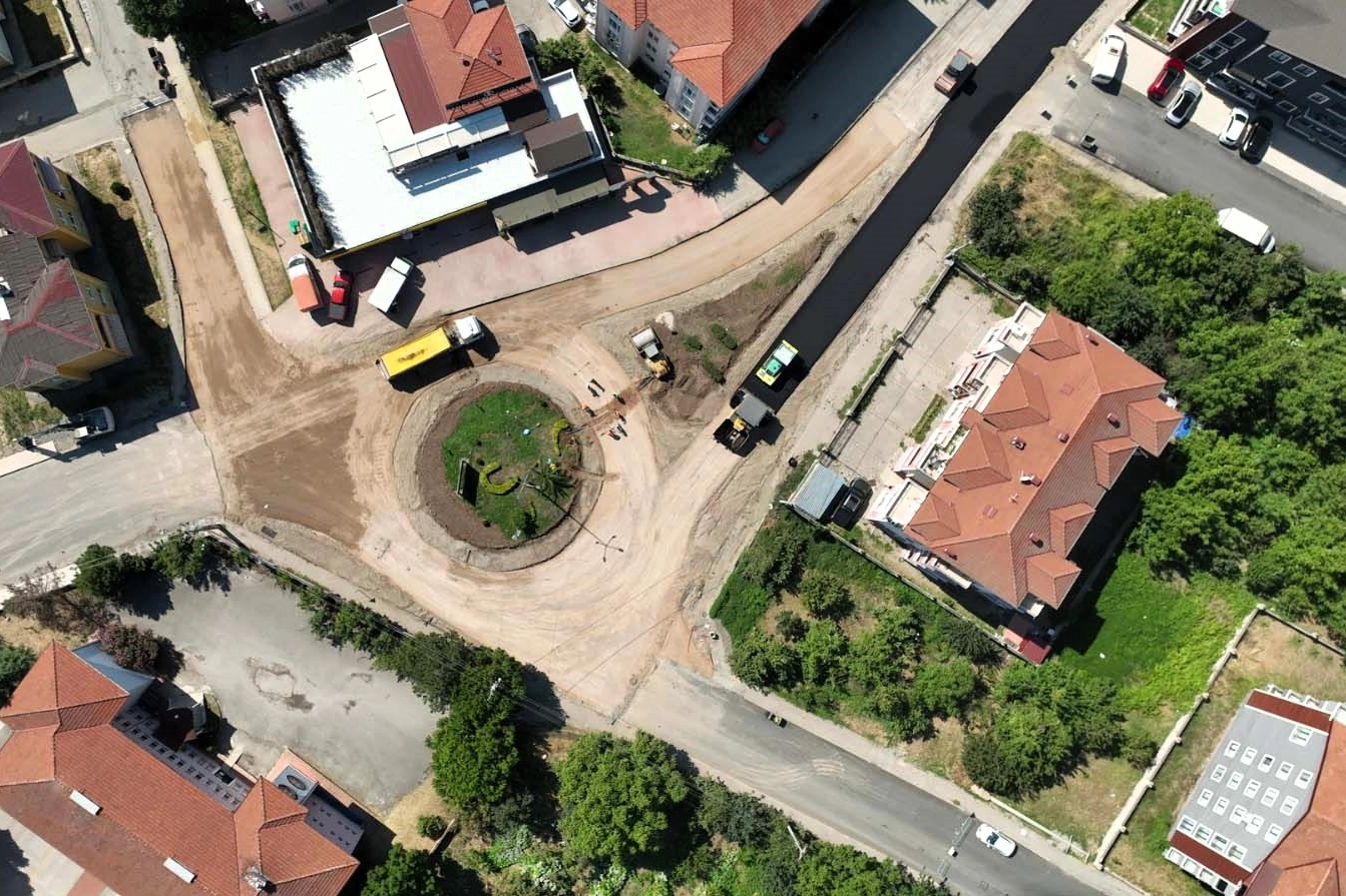 Gölcük’te Ergenekon Caddesi kavşağı yenileniyor