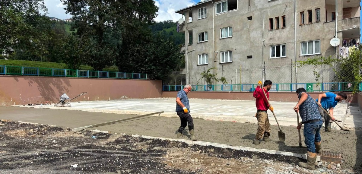 Salarha’ da Okul Bahçesi Yeni Eğitim Yilina Hazirlaniyor