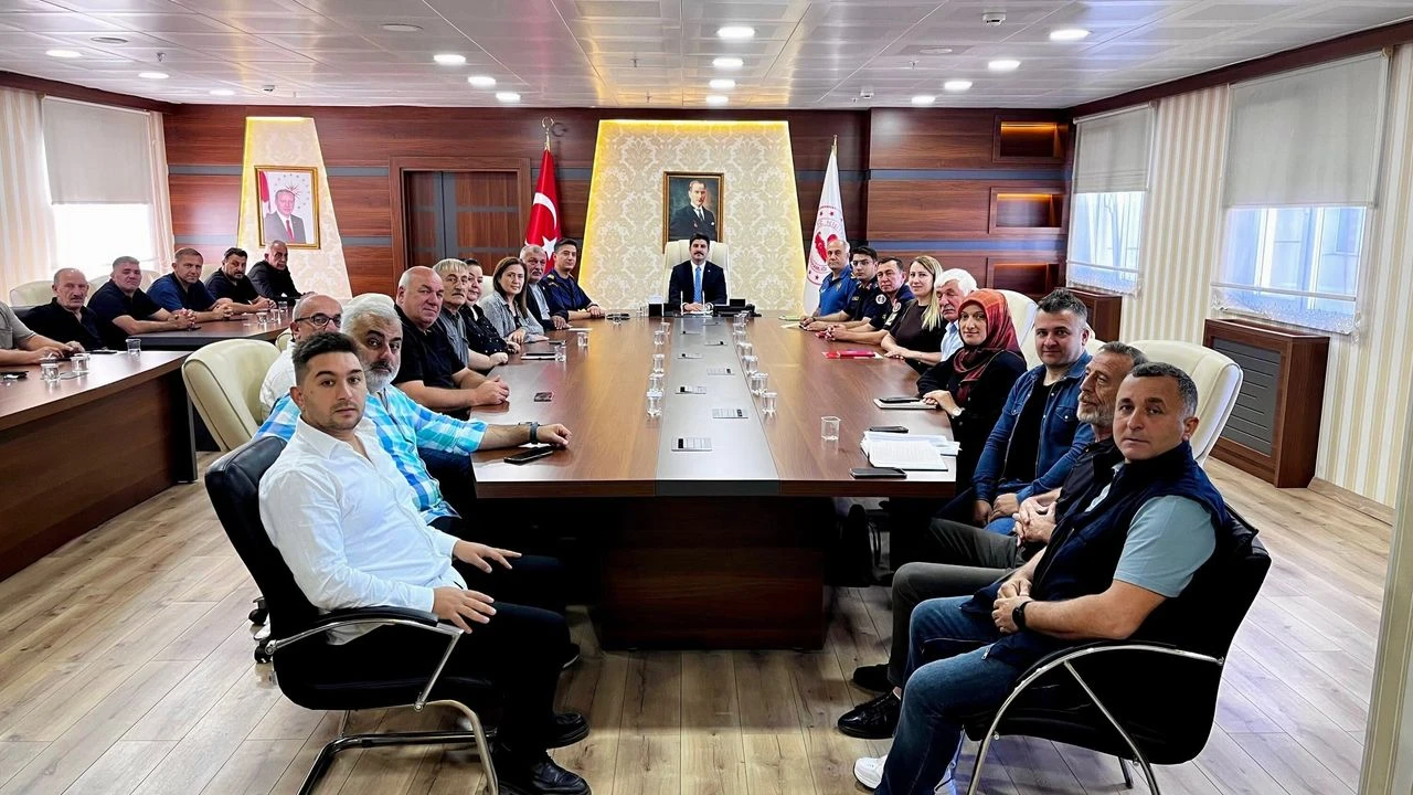 Hopa’da Muhtarlar Toplantısı Gerçekleştirildi