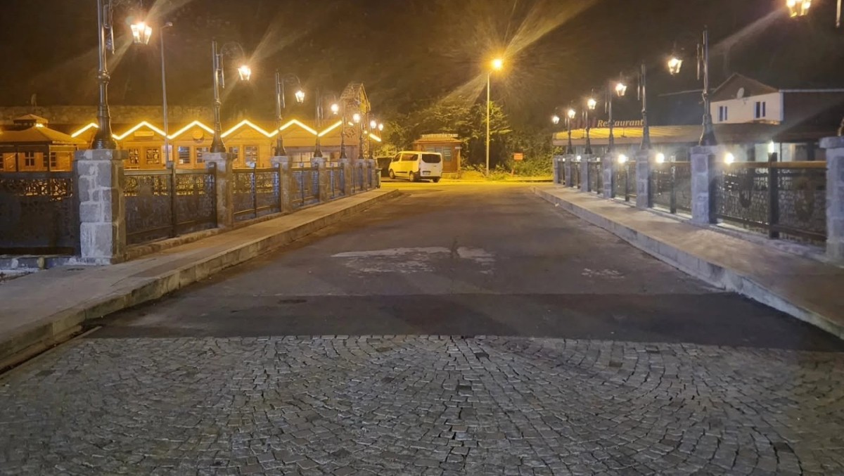 İkizdere Merkezindeki Köprü Yenilendi, Akşamları Işıl Işıl