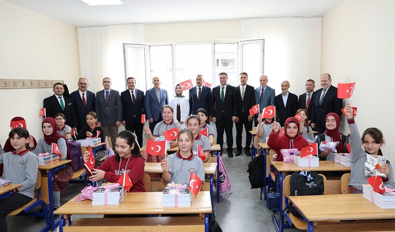 Rize’de İlk Ders Zili Çaldı: 59 Bin Evladımız Okula Koştu!