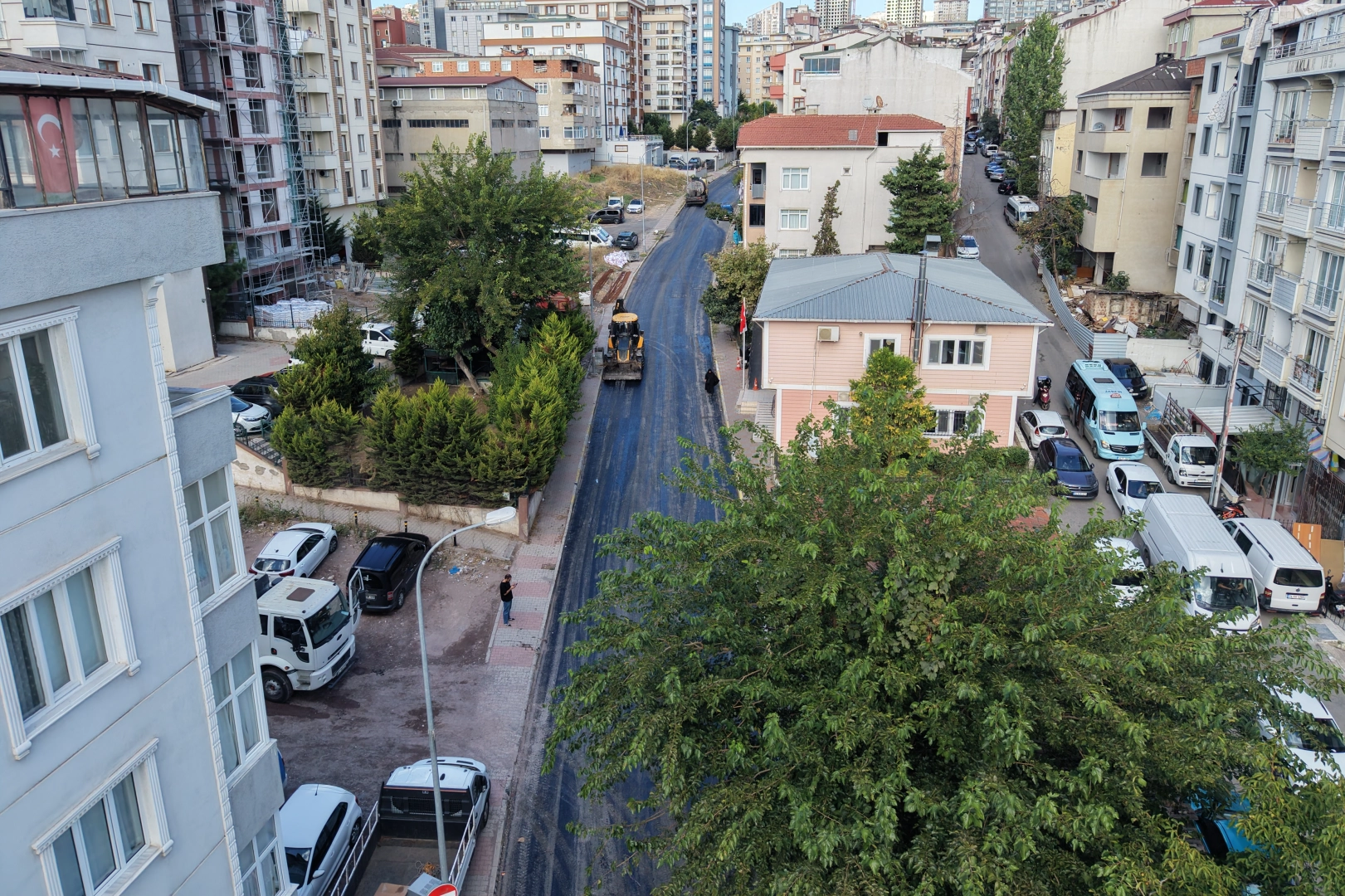 İstanbul Maltepe'de yol yenileme çalışmaları devam ediyor