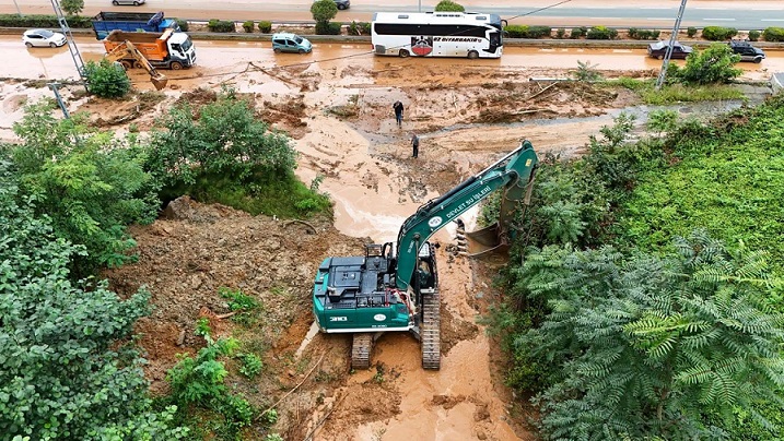 Rize’de Şiddetli Yağış Heyelan ve Su Baskınlarına Yol Açtı