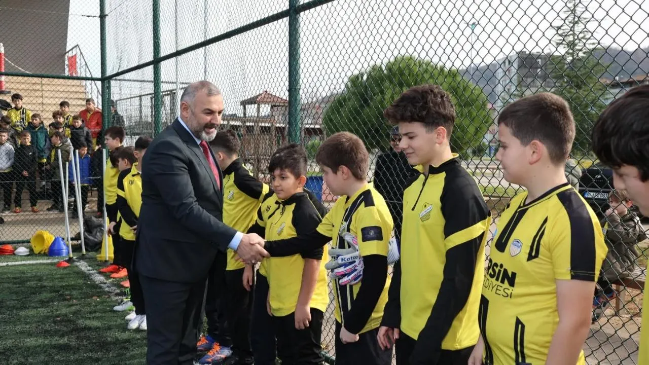 ARSİN BELEDİYESİ SPOR AKADEMİSİ HIZ KESMİYOR