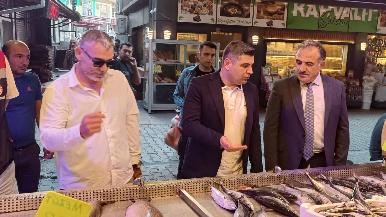 Hopa’da Balıkçı Barınağı ve Satış Noktaları Ziyaret Edildi