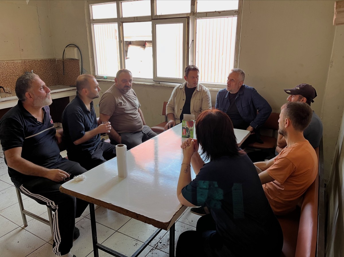 Öz Gıda-İş Sendikası’ndan Kemalpaşa Çay Fabrikası’nda Çalışanlarla Buluşma