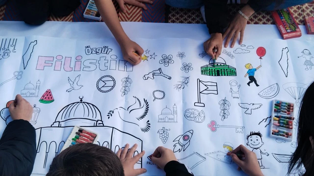 Artvin’de “Filistin İçin Çiz” Etkinliği