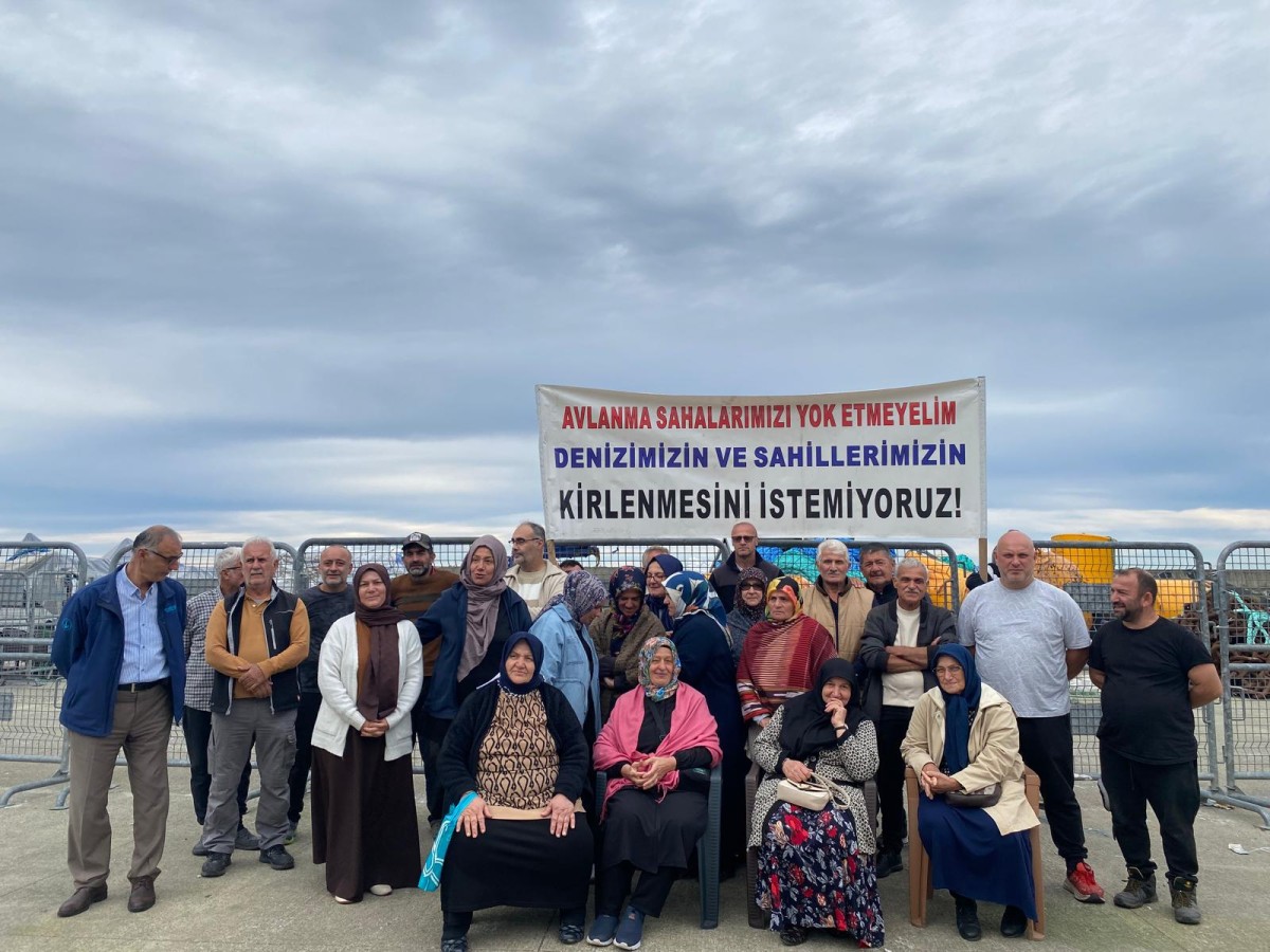 Pazar balıkçı köylüleri kafes balıkçılığına karşı bu kez AK Partiden istifa ederek tepki gösterdiler