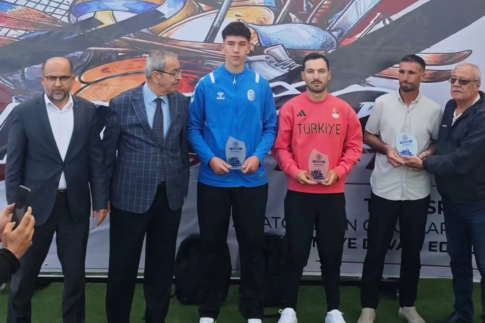 Konyalı bisikletçiye 'yılın sporcusu' ödülü