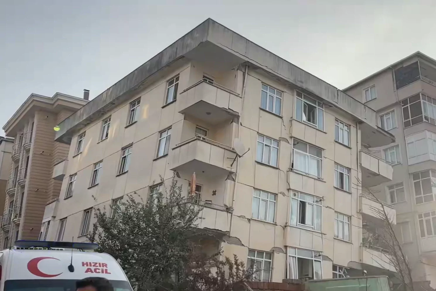 Maltepe’deki çökmenin ardından binalardaki tadilatlara dikkat çekildi