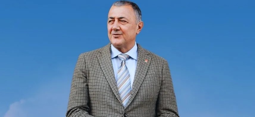 Başkan Atagün’den Siyasi İletişim ve Bürokrasi Çıkışı: “Yukarılarla İletişim Kurmakta Zorlanıyorum”